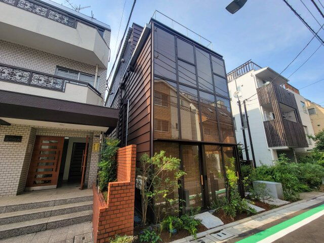 上野桜木の立体長屋
