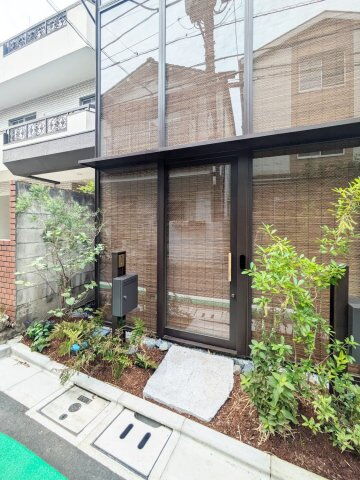 上野桜木の立体長屋