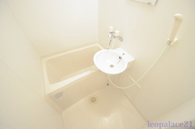 レオパレス逗子ＴＷＩＮ－α