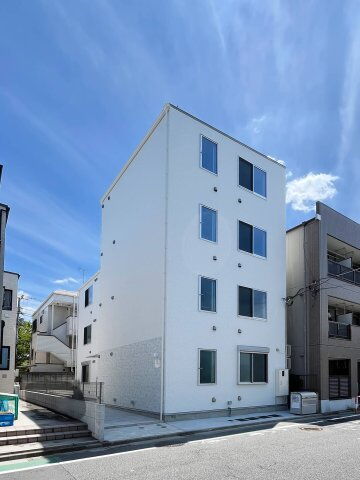 Claudia Takenotsuka／クラウディアタケノツカ