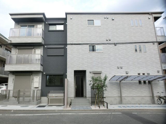 ＬＡＶＩＮＧ　ＣＯＵＲＴ戸田