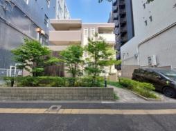 イーストナイン