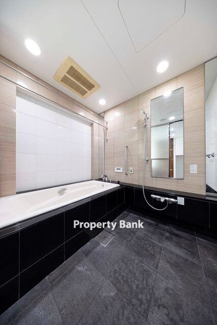 青山パークタワー