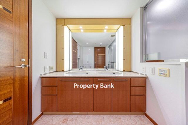 青山パークタワー