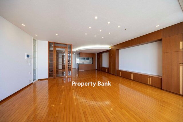 青山パークタワー