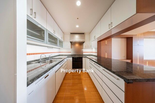 青山パークタワー