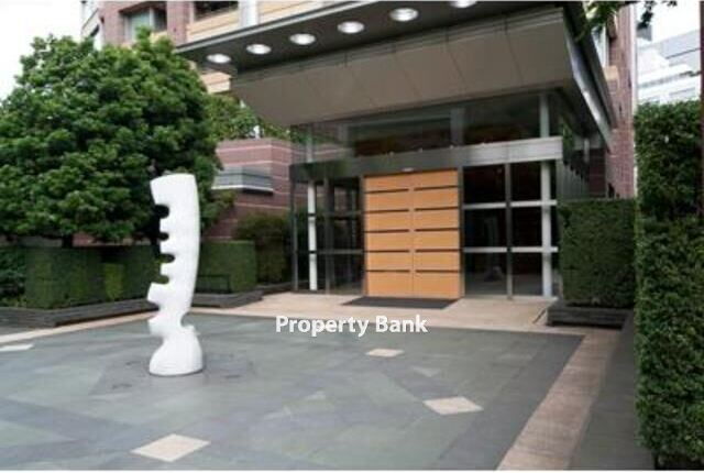 青山パークタワー